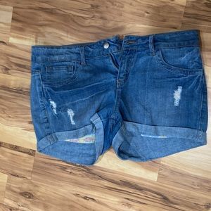 Jean shorts with Aztec pockets